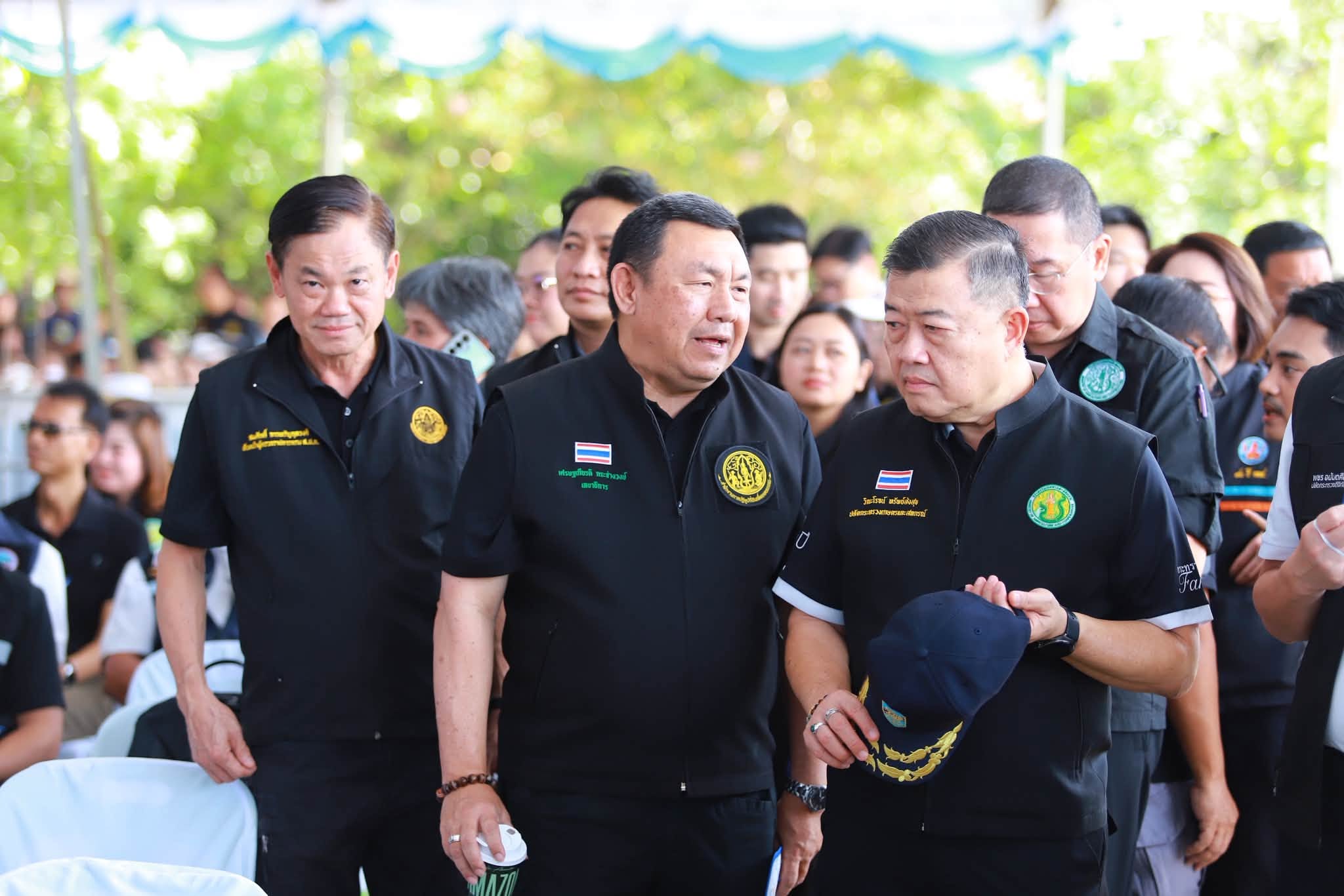 title - เลขาธิการ ส.ป.ก. พร้อมคณะ ร่วมลงพื้นที่กับคณะนายกรัฐมนตรี ติดตามการบริหารจัดการน้ำ เพิ่มศักยภาพระบายน้ำ ลดเสี่ยงน้ำท่วมหาดใหญ่ 